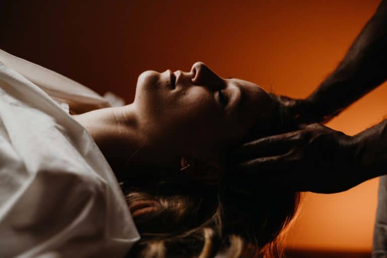 Ayurveda-Behandlung bei einer Entgiftung am Sonnhof